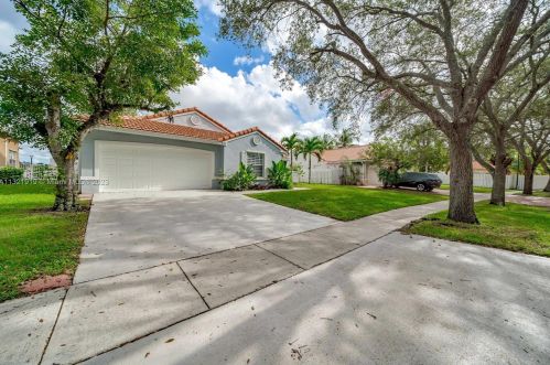 1901 129th Ter, Hollywood FL  33027-3427 exterior