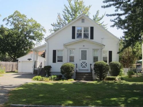 21 Jefferson Ave, Chicopee, MA 01020-1033