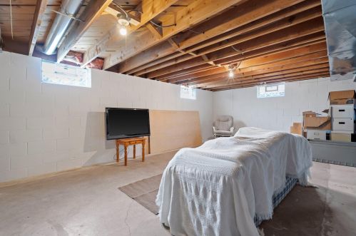 6236 Kinnickinnic Riv Pkwy, Milwaukee WI 53219-3010 exterior