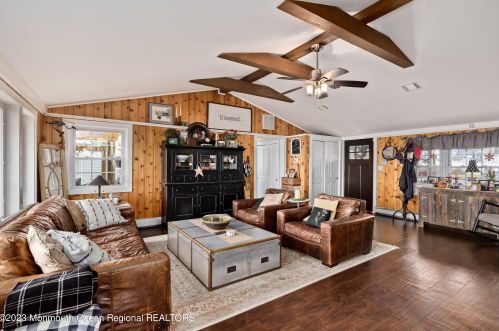 1600 Bch Blvd, Lacey NJ  08731-5031 exterior