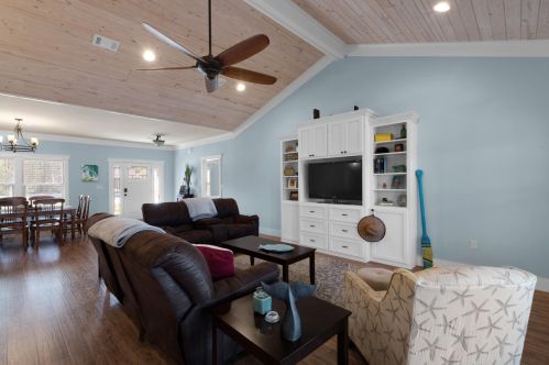 716 Bay Grove Rd, Freeport, FL 32439-4810