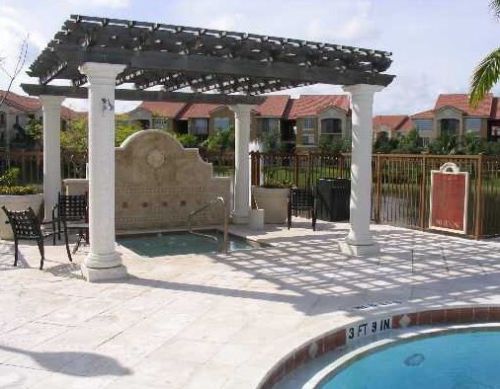 709 Villa Cir, Boynton Beach FL  33435-8914 exterior