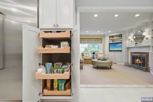 28 Greenview Way, Montclair NJ 07043-2531 exterior