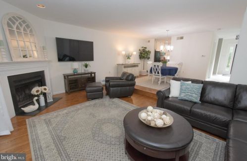 2 Variton Dr, Wilmington, DE 19810-3135