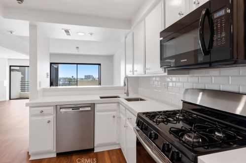 280 Cagney Ln, Newport Beach CA  92663-2661 exterior