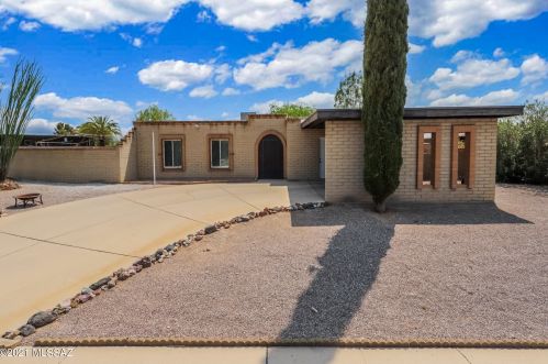2010 Sunburst Dr, Tucson, AZ 85748-8160