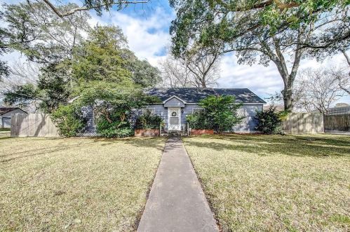3603 Orange St, Pearland, TX 77581-3407