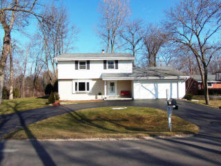 8770 Pelham Pkwy, Milwaukee, WI 53217-2447