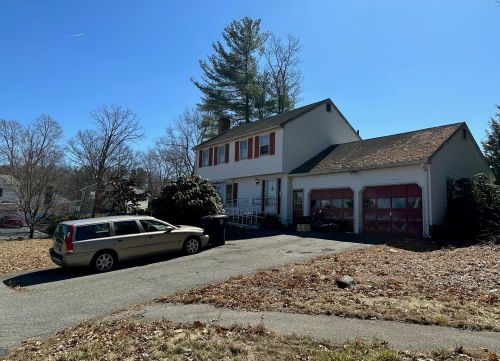 2 Candia St, Nashua, NH 03063-1150