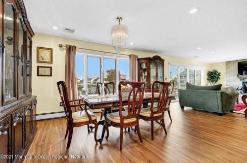 98 Jib Ln, Bricktown NJ  08723-6747 exterior