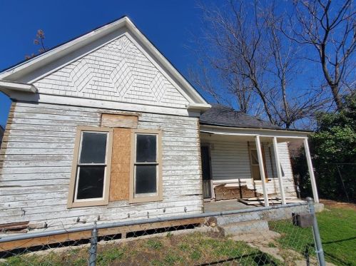 1125 Stella St, Fort Worth, TX 76104-1645