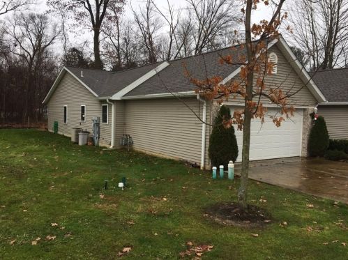 12073 Villa Dr, Geneva, PA 16316-3675