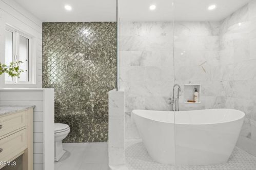 1121 Port Cir, Oxnard CA  93035-2212 exterior