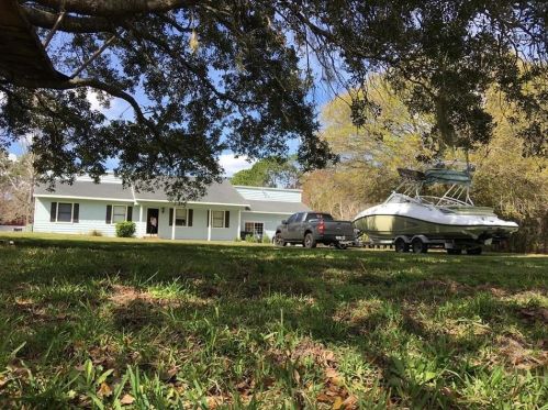 21103 Reindeer Rd, Xmas, FL 32709-9124
