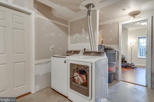 2998 Chinkapin Oak Ln, Woodbridge VA  22191-7514 exterior