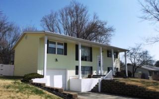 3832 Fairington Dr, Blmgtn, IN 47403-3824
