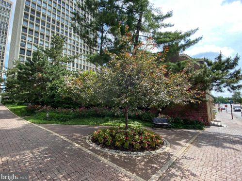 220 Locust St, Philadelphia PA  19106-3952 exterior