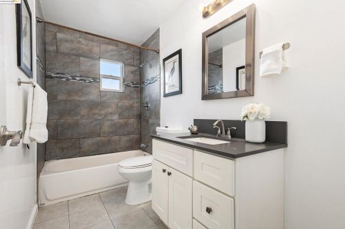 3026 Adeline St, Oakland CA 94608-4412 exterior