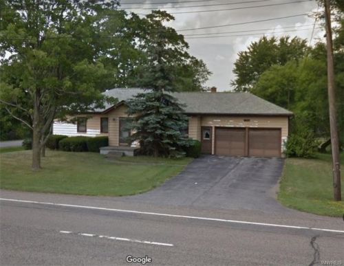 11206 Broadway St, Townline, NY 14004-9509