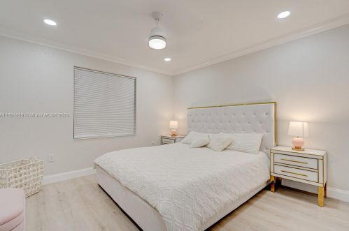 3586 143rd Ave, Hollywood FL  33027-4704 exterior