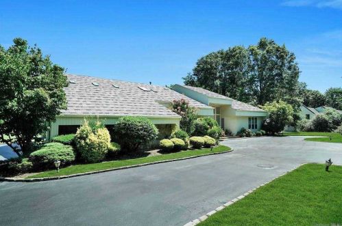 5 Bridle Path Ct, Muttontown, NY 11545-3304