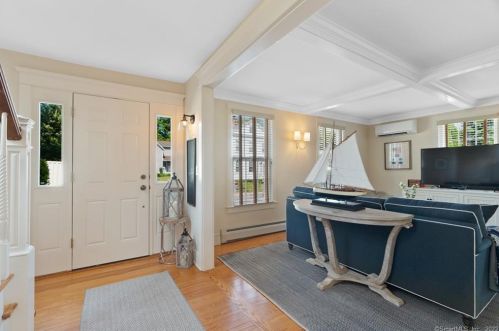 64 Elm St, Groton CT 06340-5616 exterior