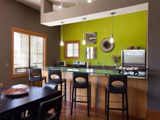 7601 Rialto Blvd, Austin TX  78735-7400 exterior