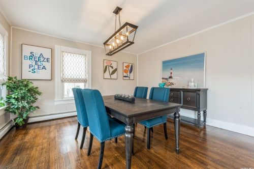 16 Howard St, Babylon, NY 11702-2304