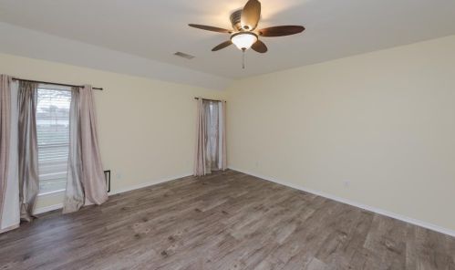 913 Jeffrey Dr, Denton TX  76208-6425 exterior