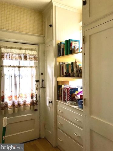 6 Lexington Ave, Camden NJ  08109-2014 exterior