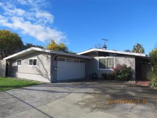 239 Twinlake Dr, Sunnyvale, CA 94089-2046