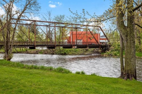 7198 River Dr, West Bend WI  53090-1163 exterior