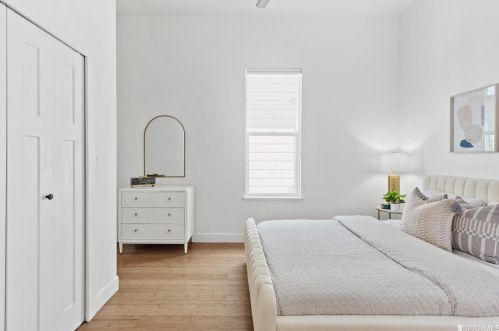 1470 12th St, Oakland CA 94607-2048 exterior