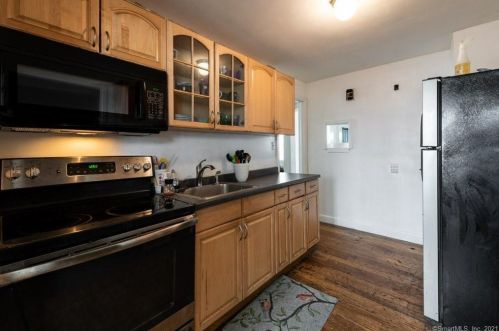 377 Queen St, Bridgeport CT  06606-3432 exterior