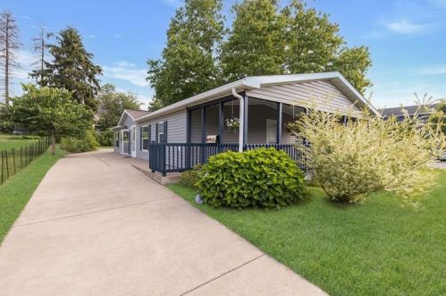1806 8th St, Beaver Falls, PA 15010-2808