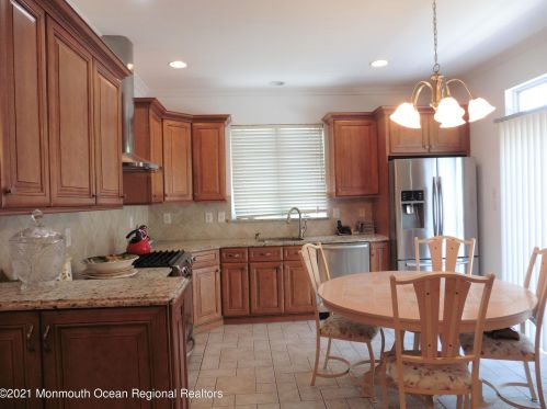 14 Tennyson Rd, Bricktown, NJ 08724-0744