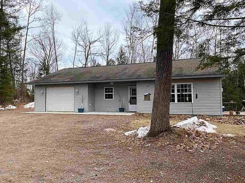 16468 Woodridge Ln, Mountain, WI 54149-9459