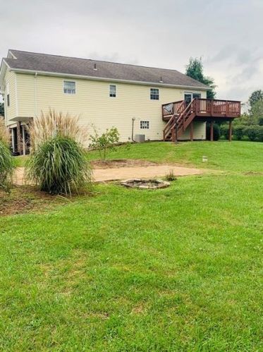 3 Patricia St, Eighty Four, PA 15330-1859