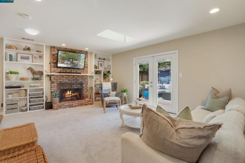1529 Willowbrook Dr, San Jose, CA 95118-1649