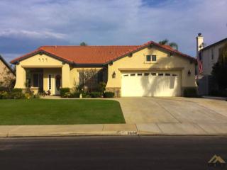 8604 Sandpines Dr, Bakersfield, CA 93312-5097