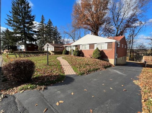 125 Laurie Dr, Pittsburgh, PA 15235-4047