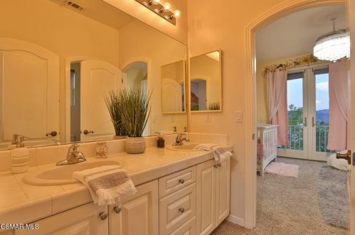 5391 Evening Sky Dr, Simi Valley CA  93063-5744 exterior