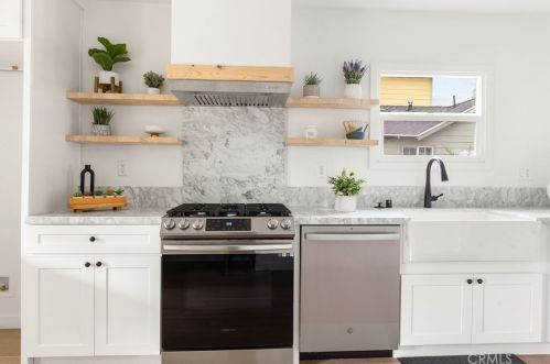 596 Mountain View St, Altadena CA  91001-4921 exterior