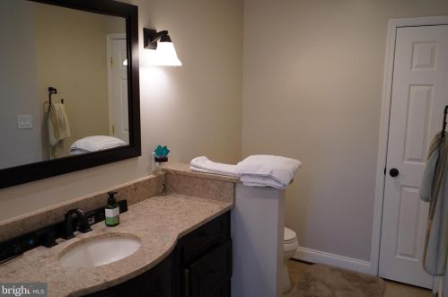11850 Kettle Wind Dr, Nokesville VA  20181-3444 exterior