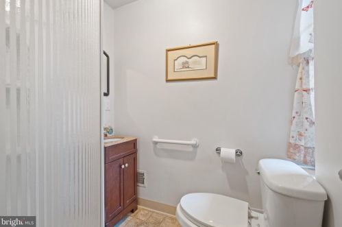 1424 Jackson St, Philadelphia PA 19145-3617 exterior