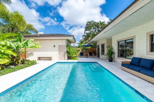 2132 Wightman Dr, West Palm Beach, FL 33414-5883