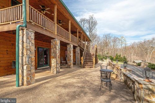 3714 Mountain Rd, Haymarket VA  20169-1739 exterior