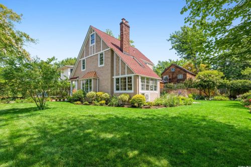 6 Cary Rd, Great Neck, NY 11021-1502