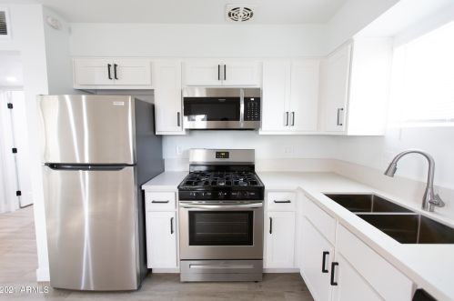 780 Coolidge St, Phoenix, AZ 85013-2637