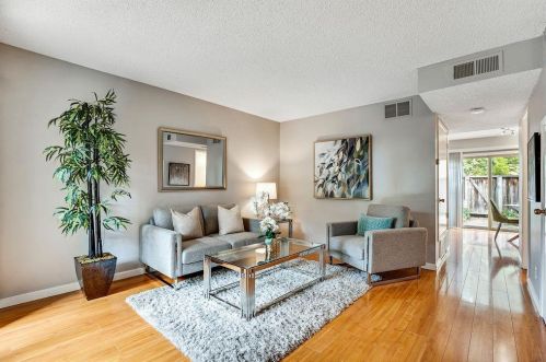 1127 Oddstad Blvd, Pacifica, CA 94044-3850